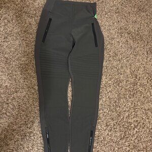 Athleta Highlands Hybrid Moto Tight 2 Gray Ankle Length Zipper Hem and Pockets